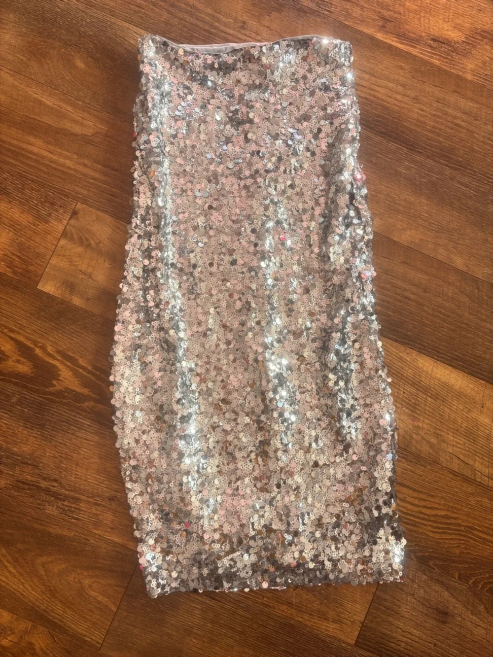 ⭐️NEW Mango Silver Sequin Midi Skirt - Picture 3 of 9